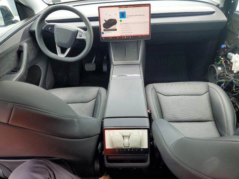 2026 TESLA MODEL Y 8