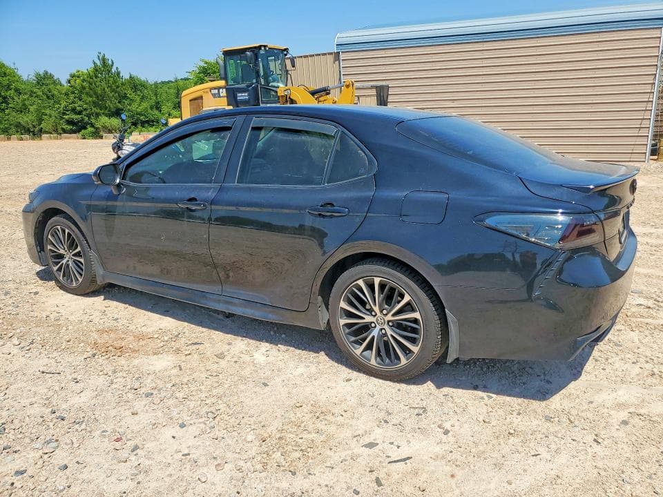 2018 TOYOTA CAMRY SE 2