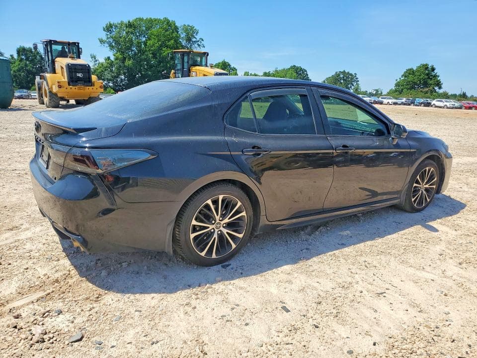 2018 TOYOTA CAMRY SE 3