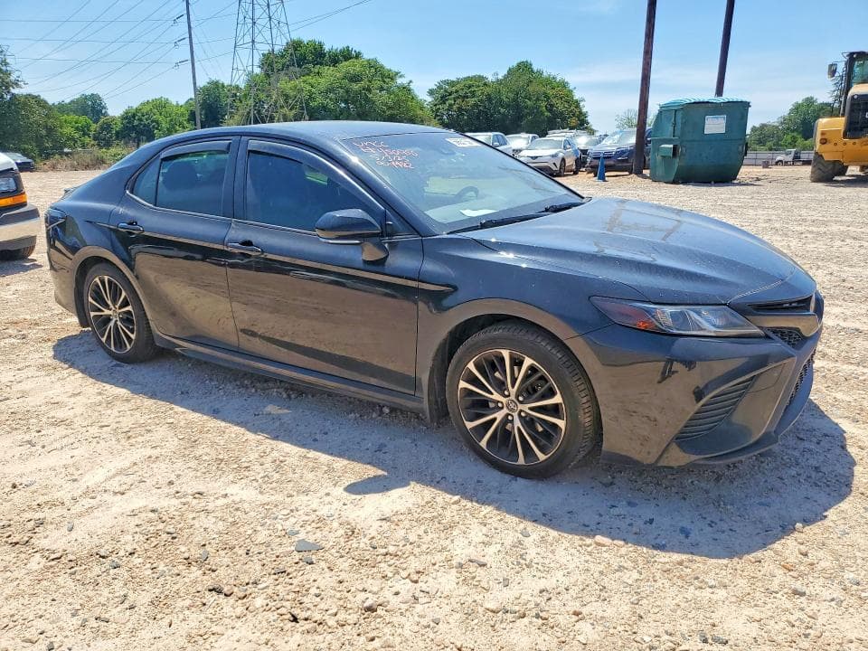 2018 TOYOTA CAMRY SE 4