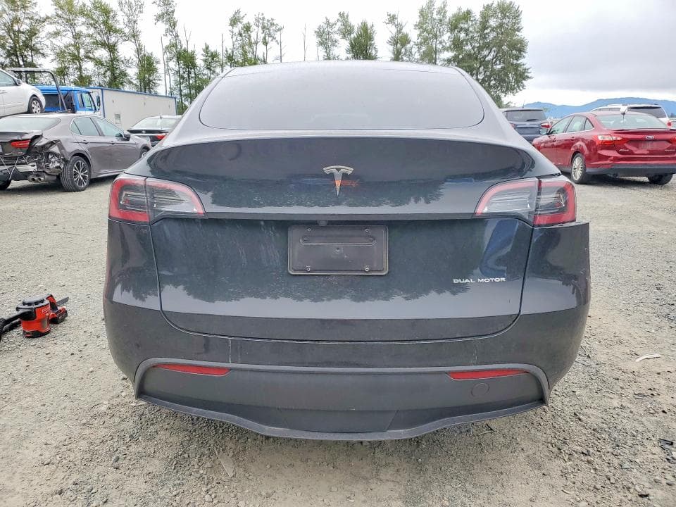 2025 TESLA MODEL Y 6