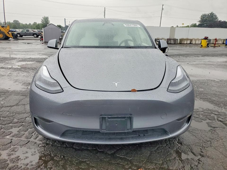 2025 TESLA MODEL Y 5