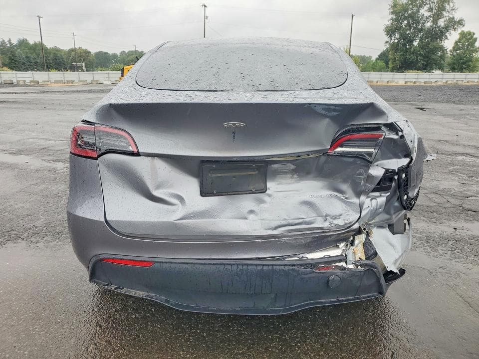 2025 TESLA MODEL Y 6