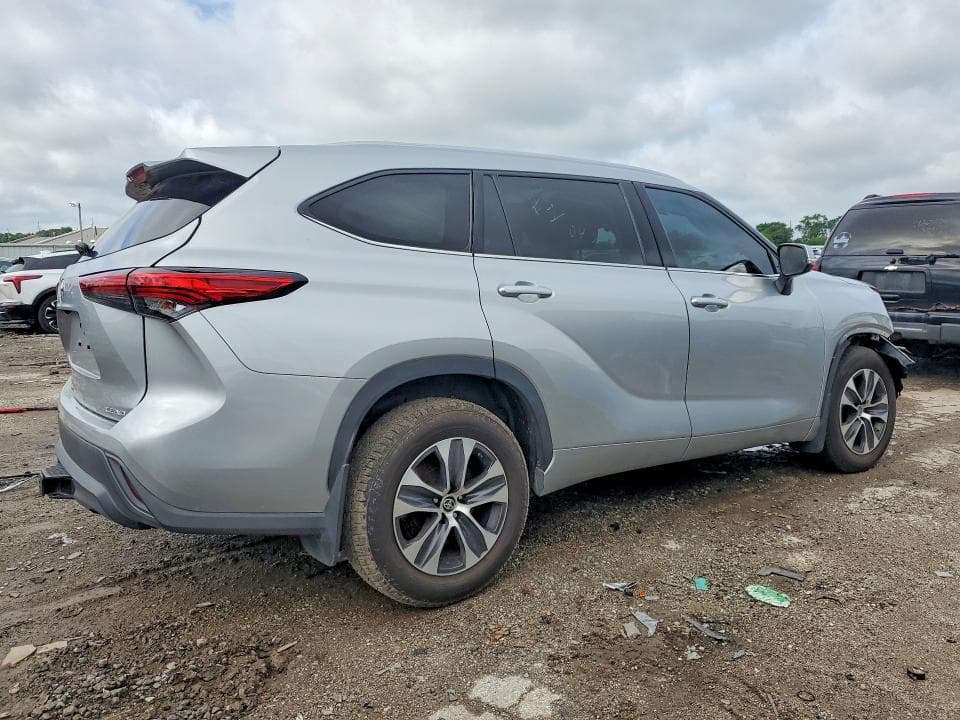 2022 TOYOTA HIGHLANDER XLE XLE 3