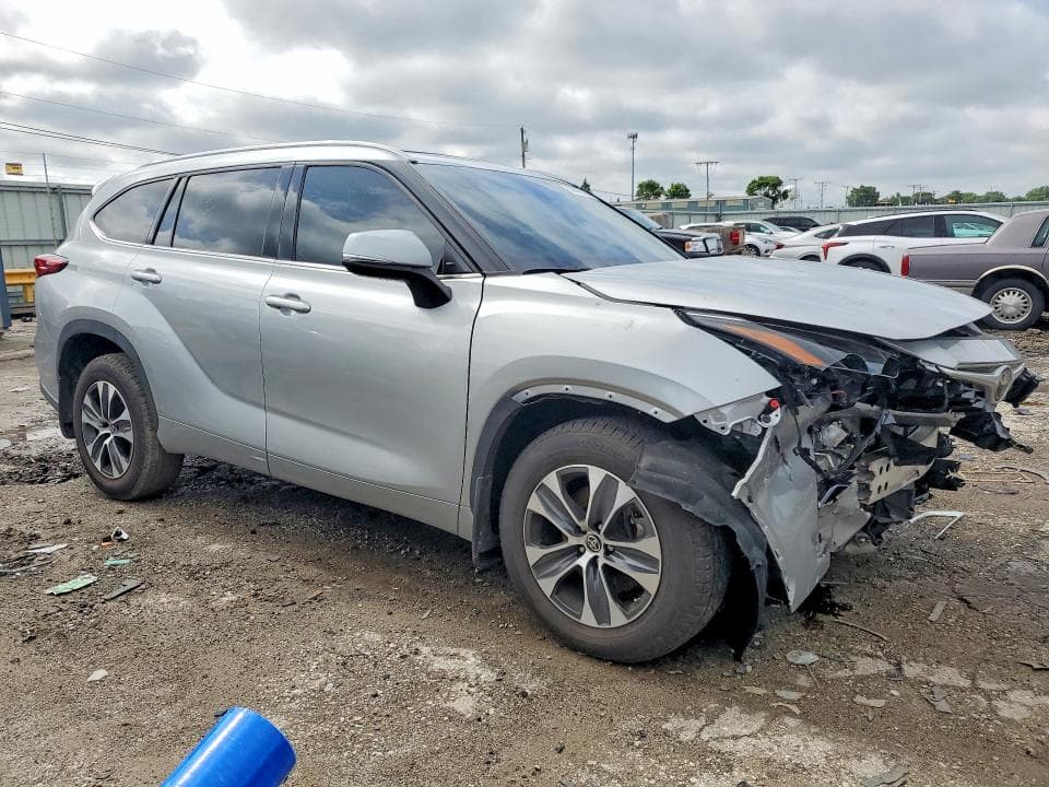2022 TOYOTA HIGHLANDER XLE XLE 4