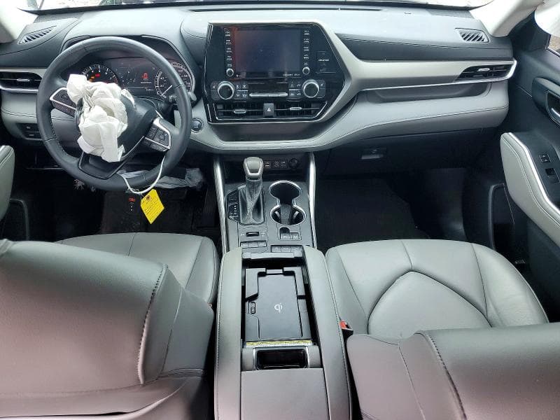 2022 TOYOTA HIGHLANDER XLE XLE 8