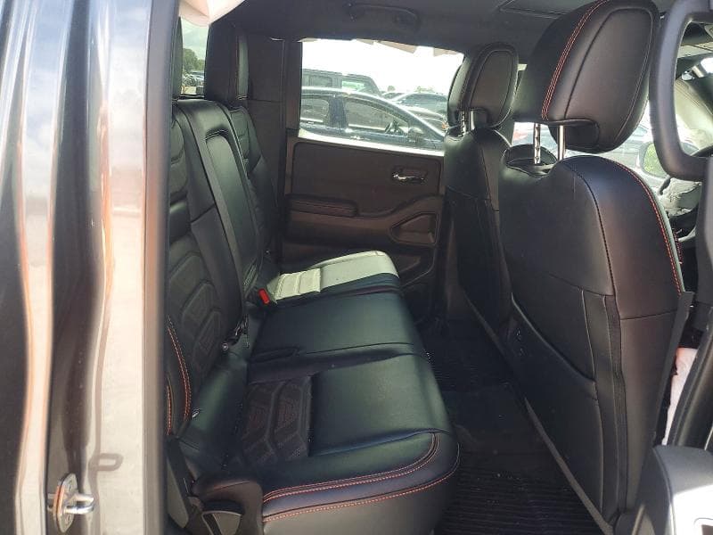 2025 NISSAN FRONTIER PRO-4X 10