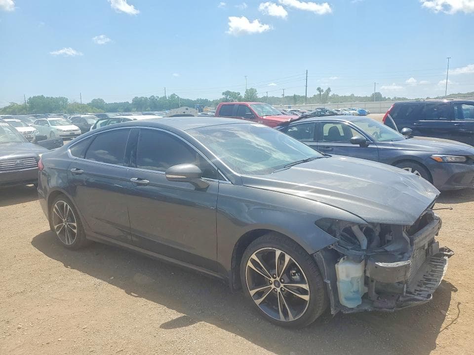 2019 FORD FUSION 4