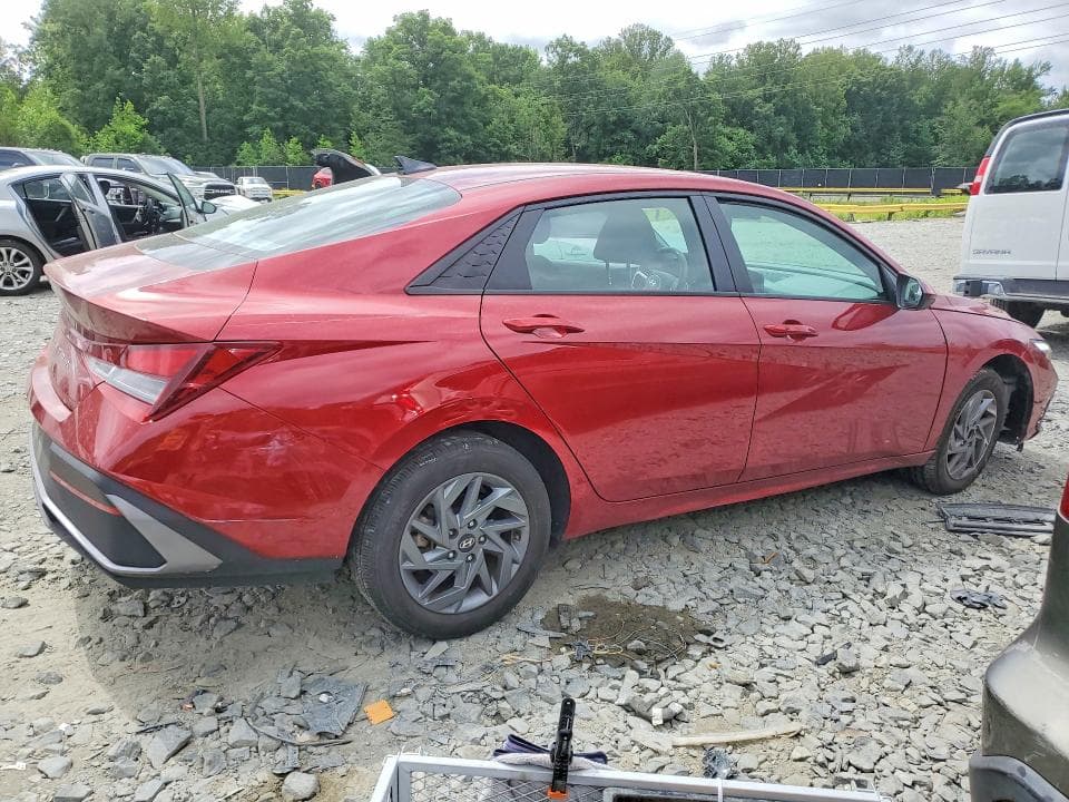 2024 HYUNDAI ELANTRA SEL 3