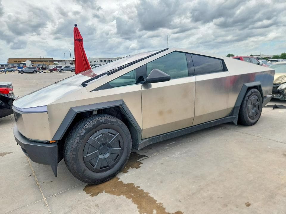 2024 TESLA CYBERTRUCK 1
