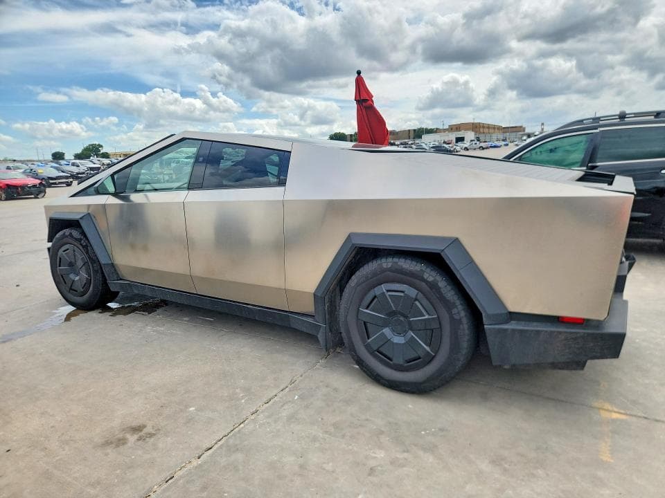 2024 TESLA CYBERTRUCK 2