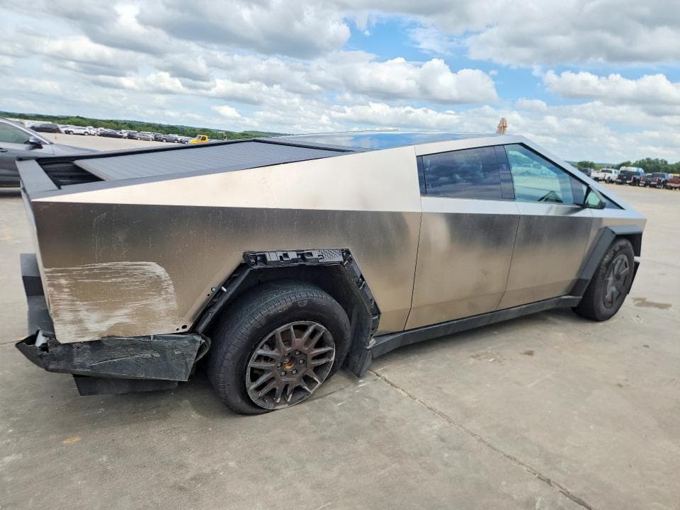 2024 TESLA CYBERTRUCK 3