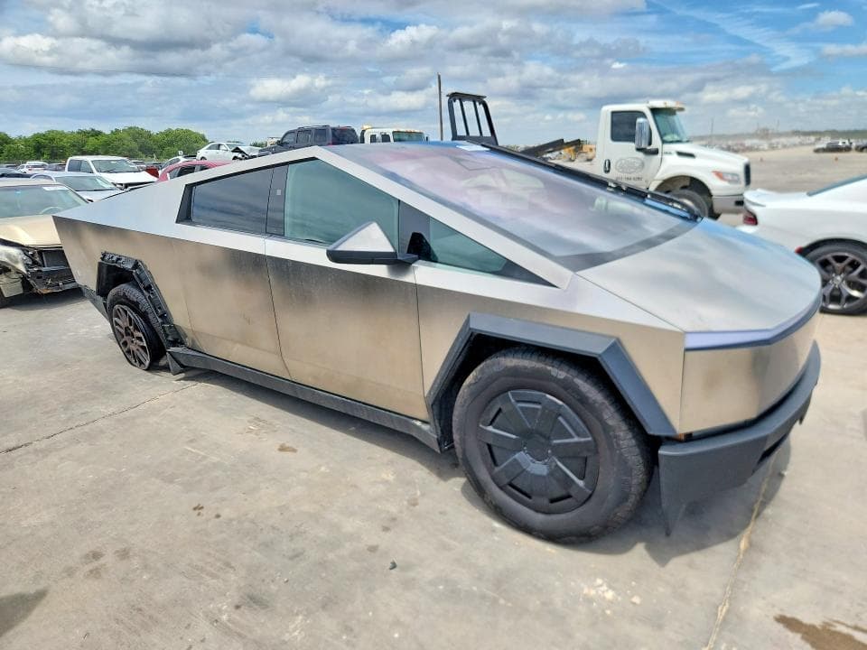 2024 TESLA CYBERTRUCK 4