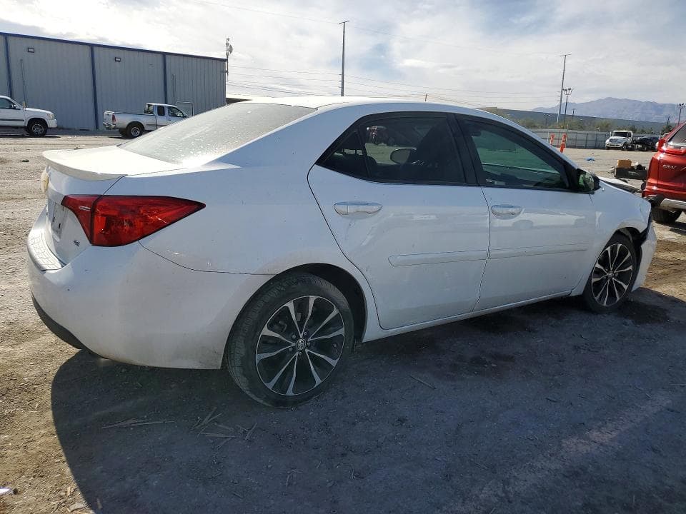 2017 TOYOTA COROLLA SE 3