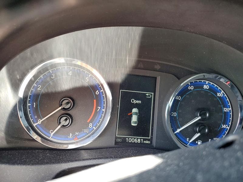 2017 TOYOTA COROLLA SE 9