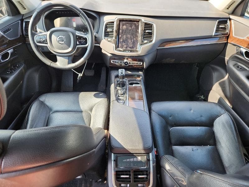2017 VOLVO XC90 T6 8