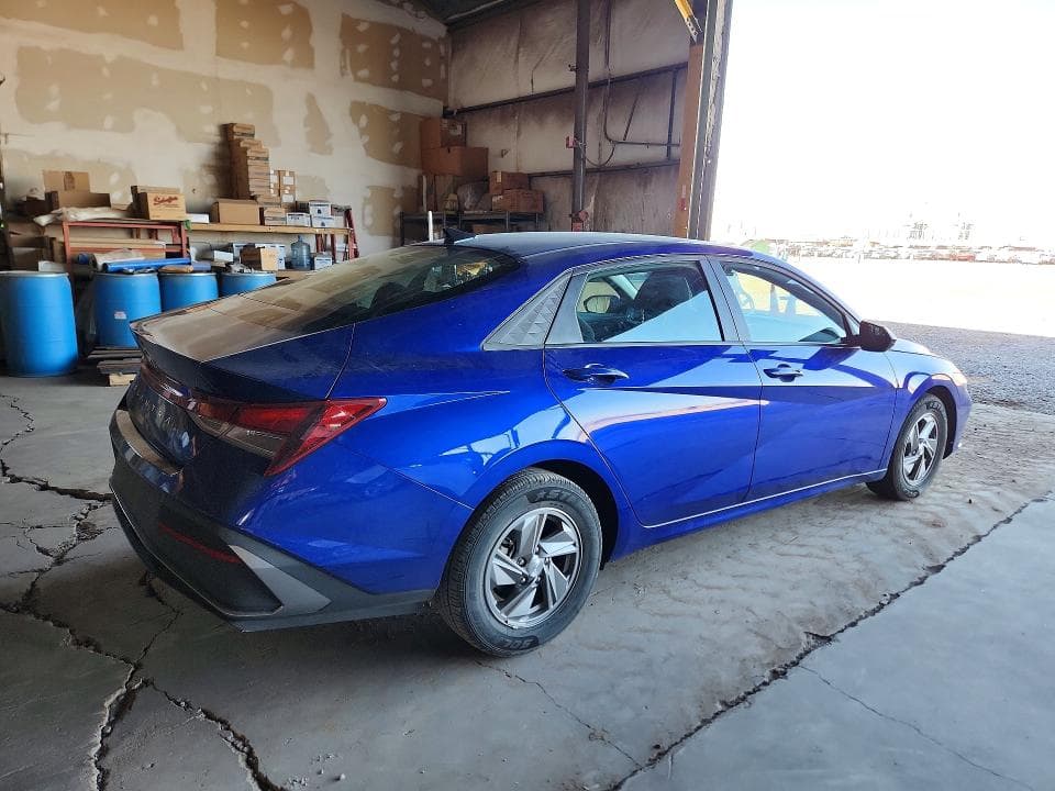 2025 HYUNDAI ELANTRA SE 3