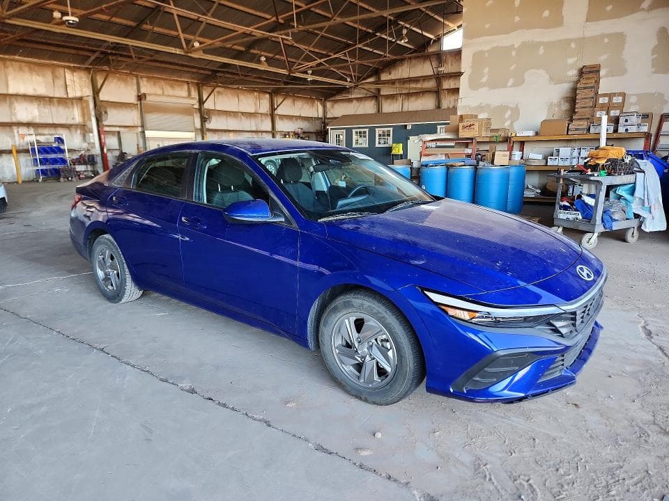 2025 HYUNDAI ELANTRA SE 4