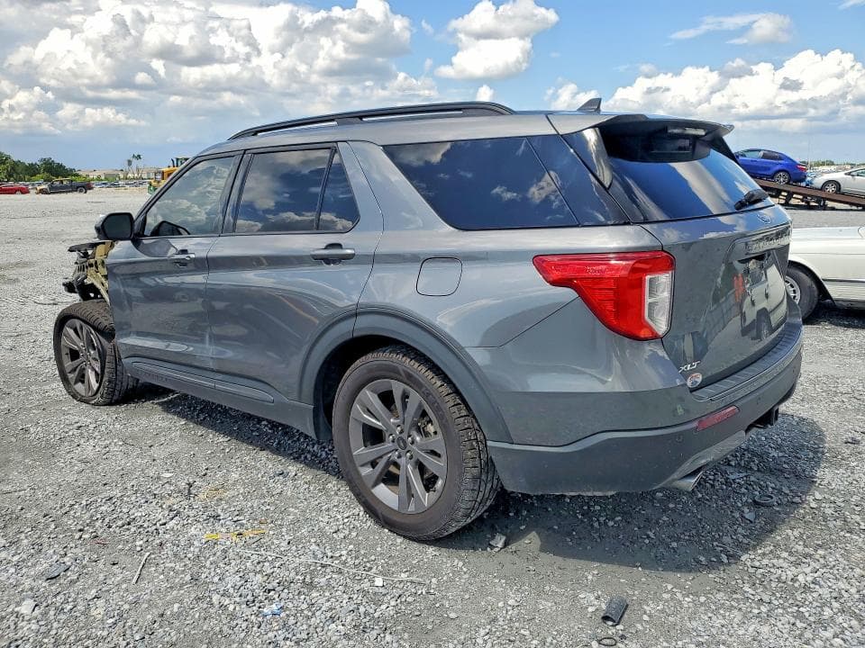 2022 FORD EXPLORER XLT 2
