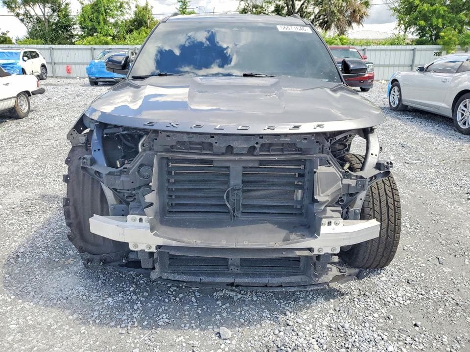 2022 FORD EXPLORER XLT 5