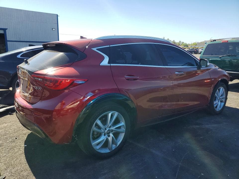 2019 INFINITI QX30 LUXE 3