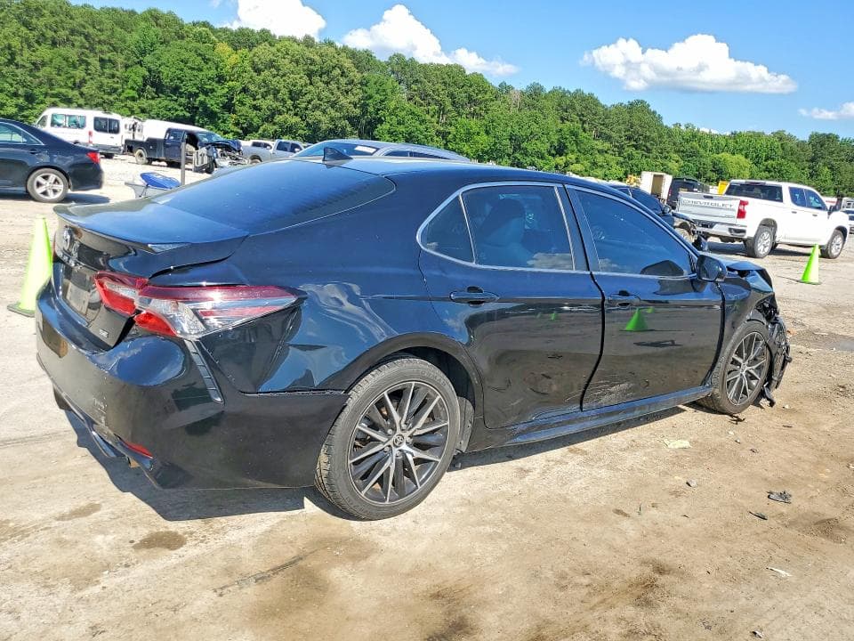 2022 TOYOTA CAMRY SE 3