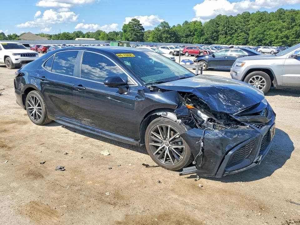2022 TOYOTA CAMRY SE 4