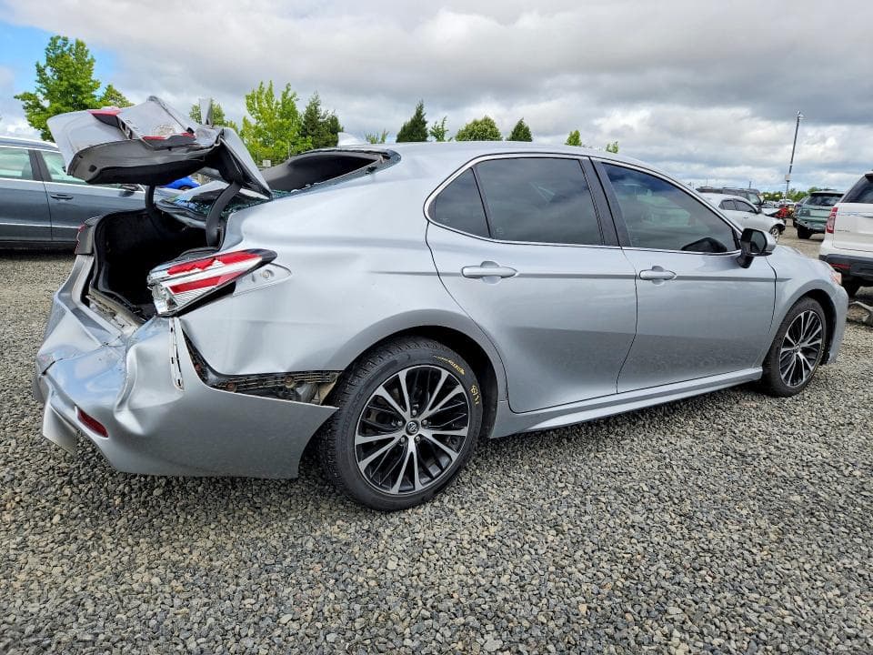 2020 TOYOTA CAMRY SE SE 3