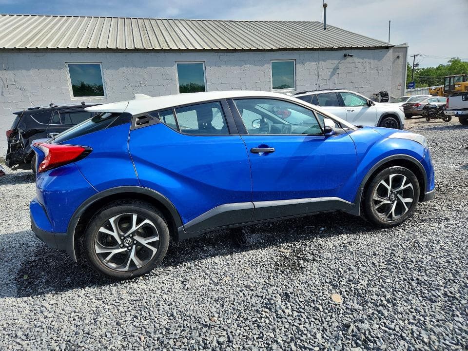 2018 TOYOTA C-HR XLE 3