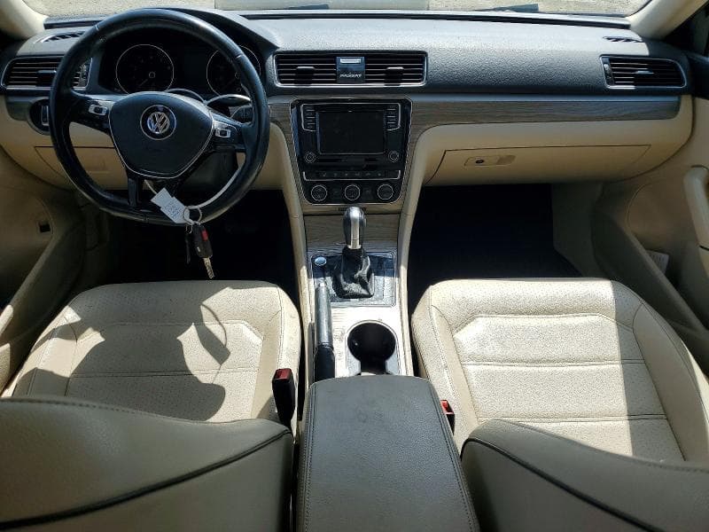 2018 VOLKSWAGEN PASSAT SE 8