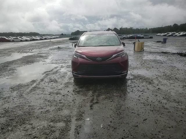 2022 TOYOTA SIENNA XLE XLE 15