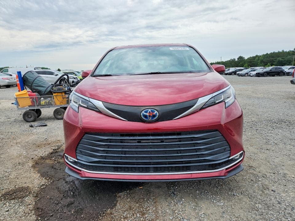 2022 TOYOTA SIENNA XLE XLE 5