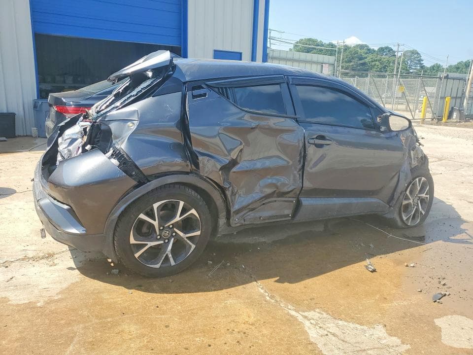 2018 TOYOTA C-HR XLE XLE 3