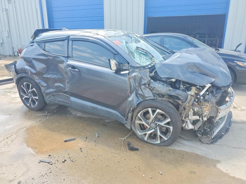 2018 TOYOTA C-HR XLE XLE 4