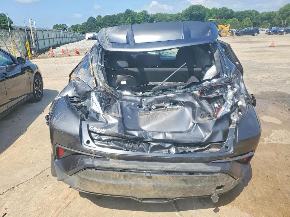 2018 TOYOTA C-HR XLE XLE 6