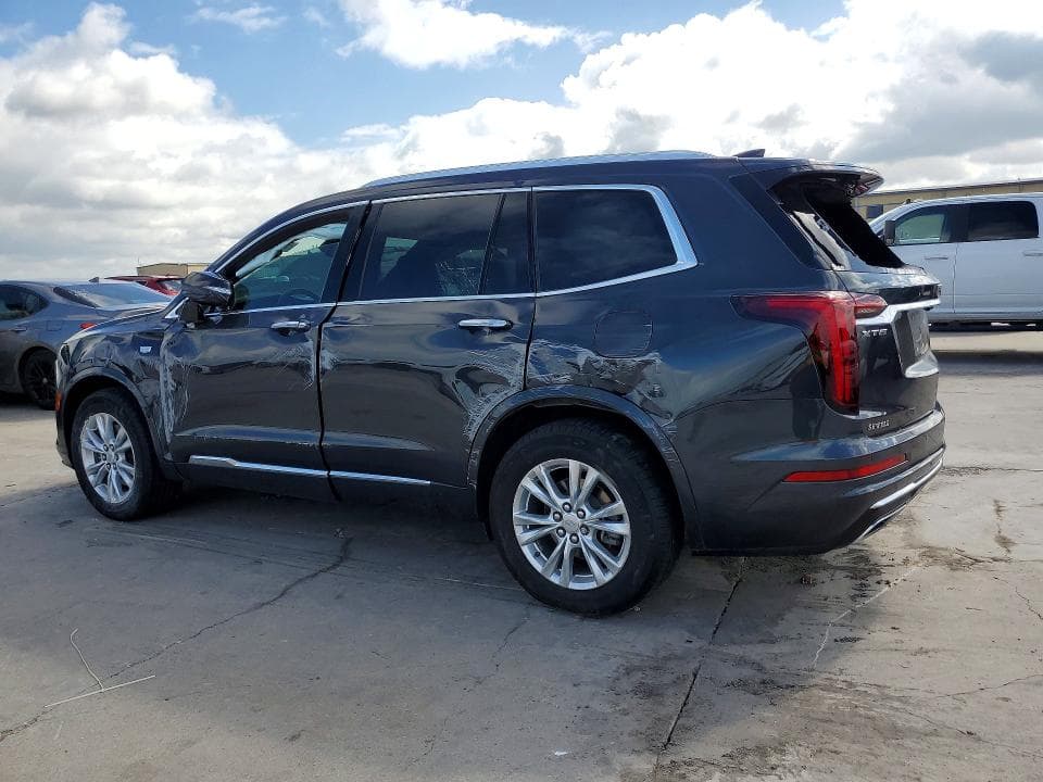 2022 CADILLAC XT6 LUXURY 2