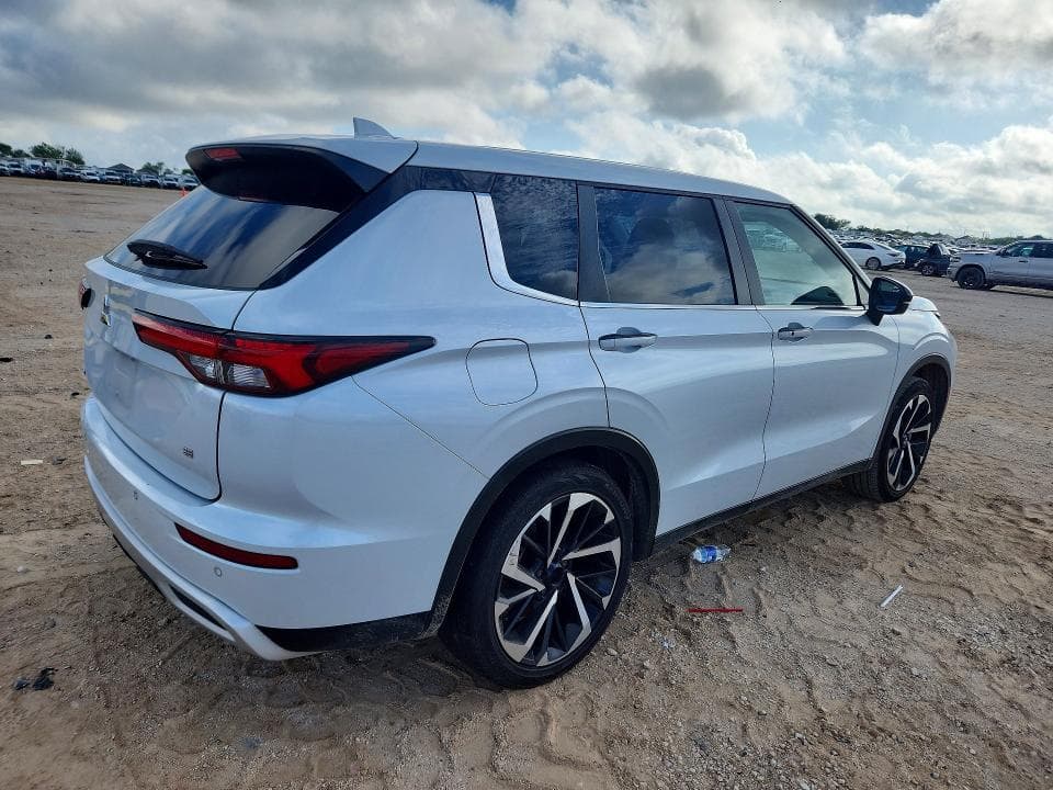 2024 MITSUBISHI OUTLANDER SE 3
