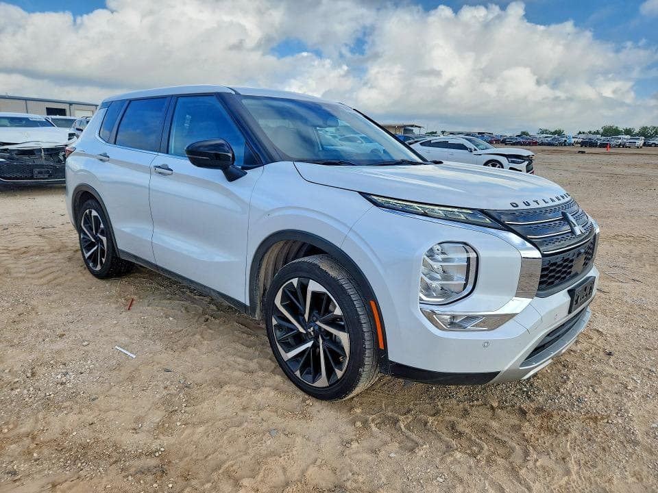 2024 MITSUBISHI OUTLANDER SE 4