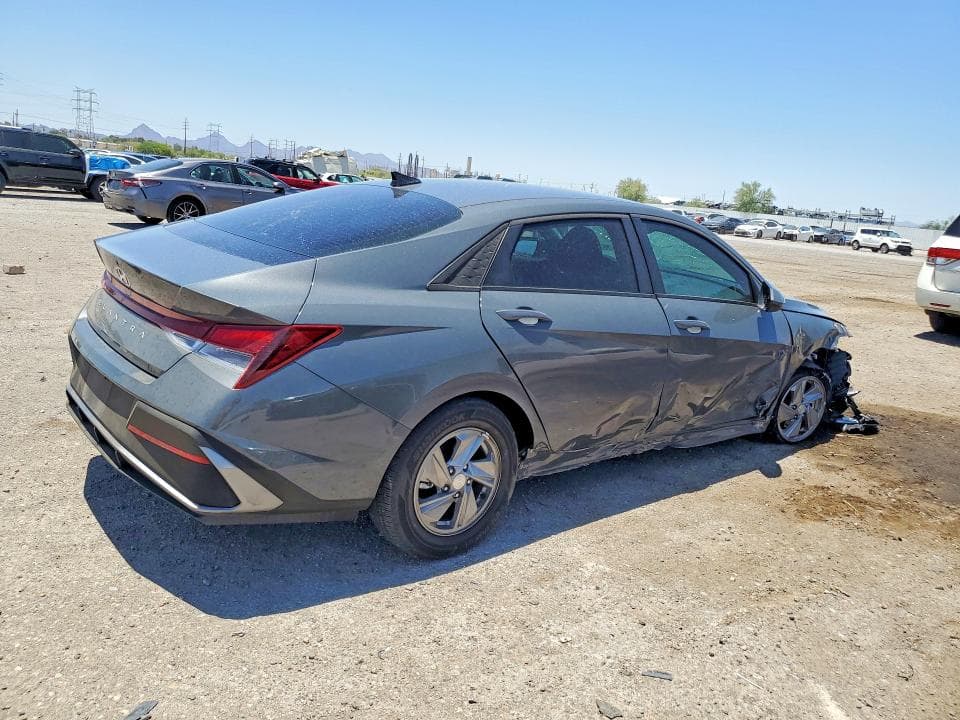 2025 HYUNDAI ELANTRA SE 3