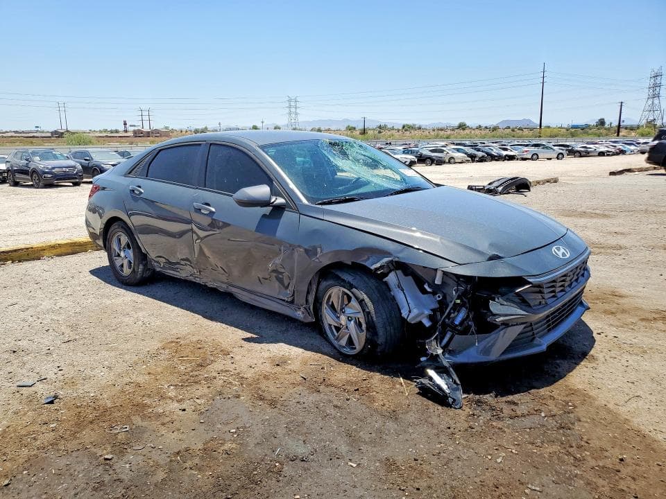 2025 HYUNDAI ELANTRA SE 4