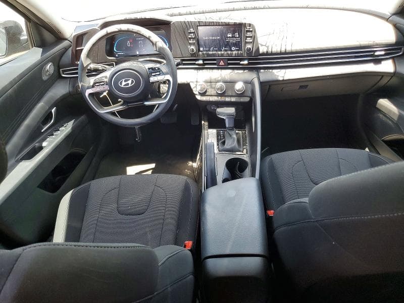 2025 HYUNDAI ELANTRA SE 8