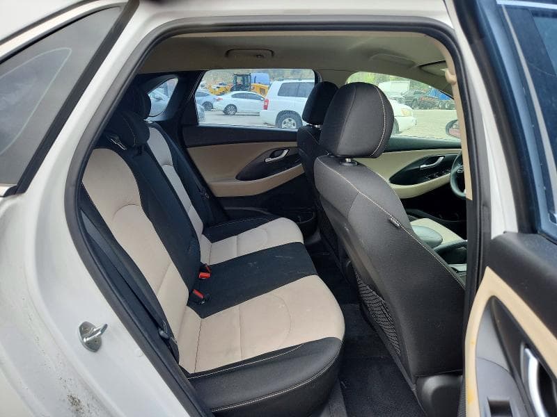 2018 HYUNDAI ELANTRA GT BASE 10