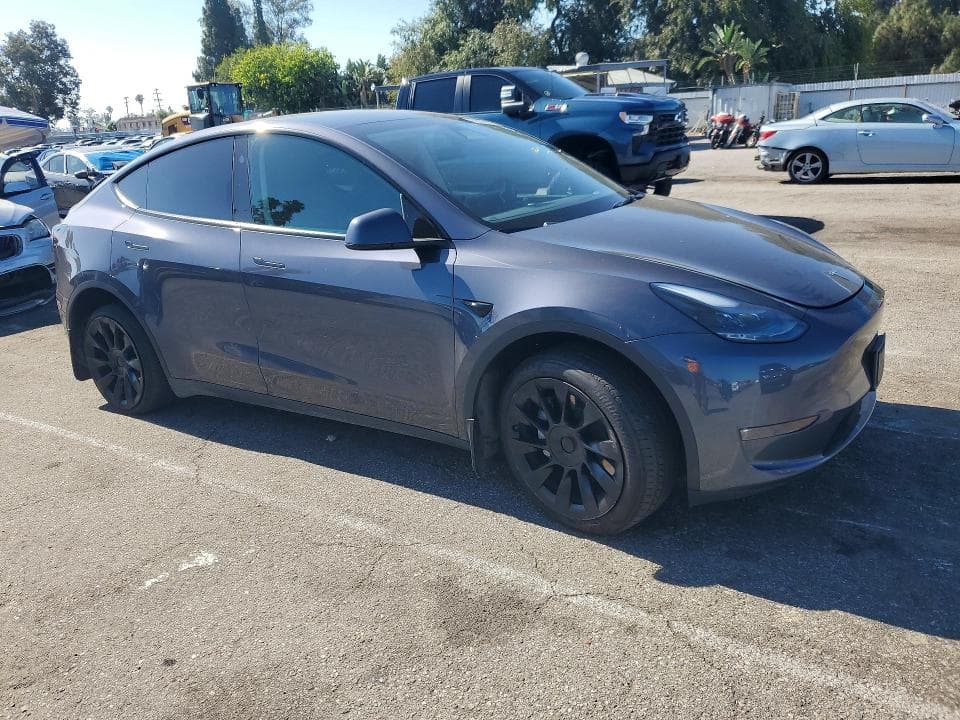 2023 TESLA MODEL Y 4