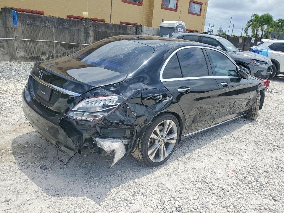 2017 MERCEDES-BENZ C 300 3