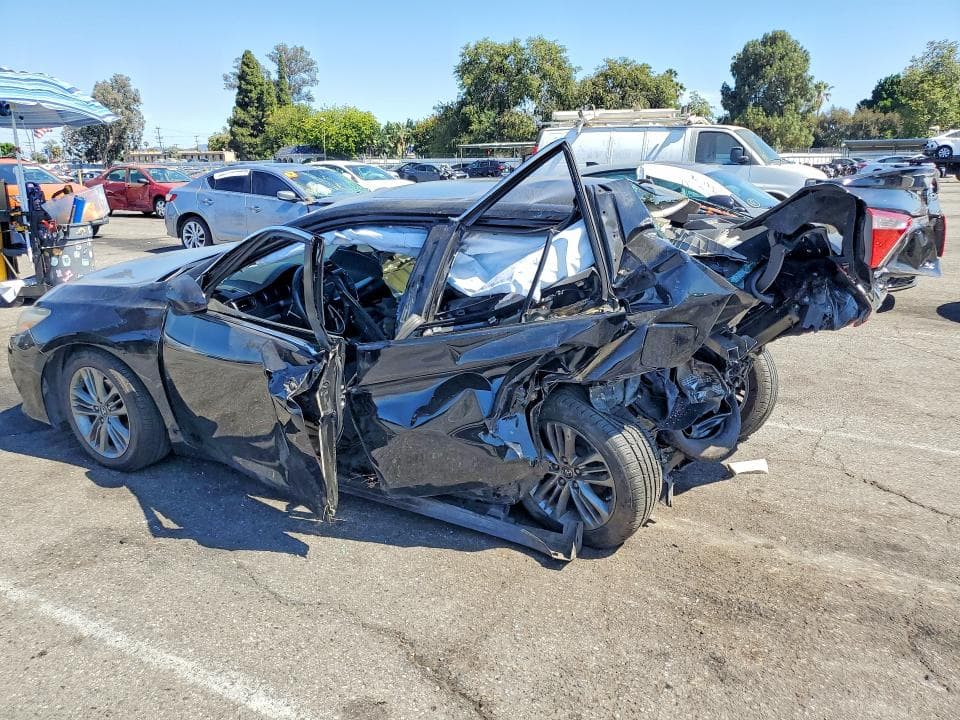 2017 TOYOTA CAMRY SE 2