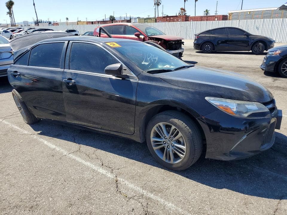 2017 TOYOTA CAMRY SE 4