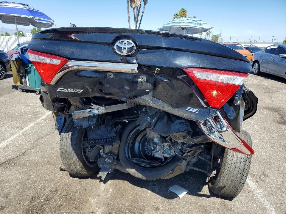 2017 TOYOTA CAMRY SE 6