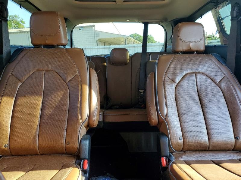2017 CHRYSLER PACIFICA LIMITED 10