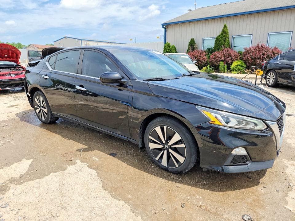 2021 NISSAN ALTIMA SV 4