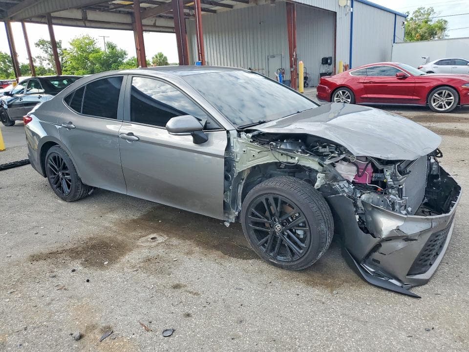 2025 TOYOTA CAMRY SE 4